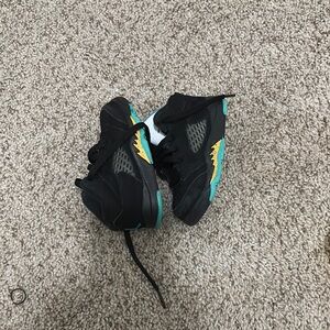 Jordan Black and Yellow Sneakers Modern Athletic Design